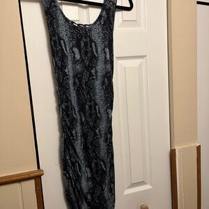 Mid length body-con Guess dress size medium great condition
